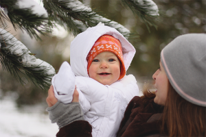 Wandelen in de winter met een pasgeboren baby