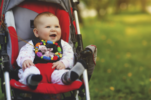 Hoe een kind een kinderwagen te leren