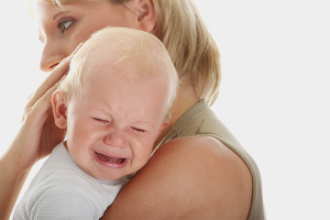 Een baby kalmeren als hij huilt