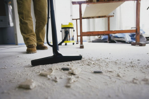 Hoe het appartement na reparatie schoon te maken