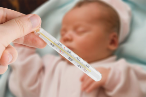 Hoe u de temperatuur van een baby kunt verlagen als het tandjes krijgt