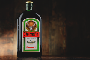 Hoe Jägermeister te drinken