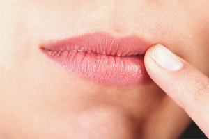 Hoe cheilitis op de lippen te behandelen