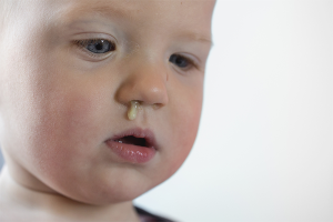 Hoe groene snot bij een kind te behandelen