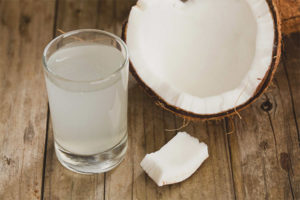 Propriétés et contre-indications utiles de l'eau de coco