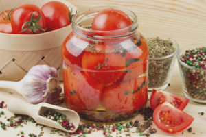 De voor- en nadelen van gezouten tomaten