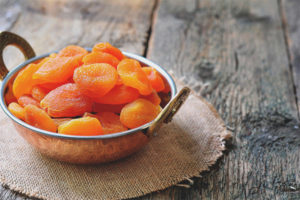 Kunnen zwangere vrouwen gedroogde abrikozen eten?