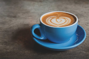 Kunnen zwangere vrouwen cappuccino drinken?