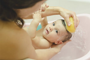 Is het mogelijk om een ​​kind na vaccinatie te baden