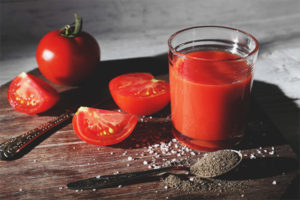 Zelfgemaakt tomatensap maken voor de winter