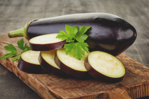 Is het mogelijk om rauwe aubergine te eten