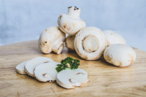 Is het mogelijk om rauwe champignons te eten